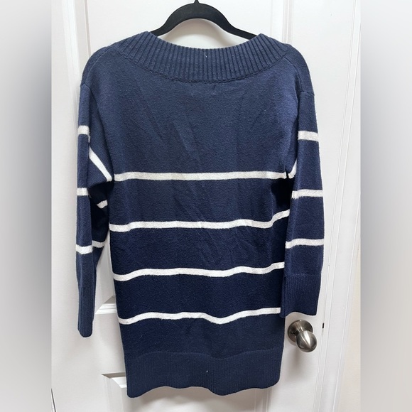 Hollister women’s Navy  Striped V-Neck Sweater NWT preppy Small - Picture 2 of 9